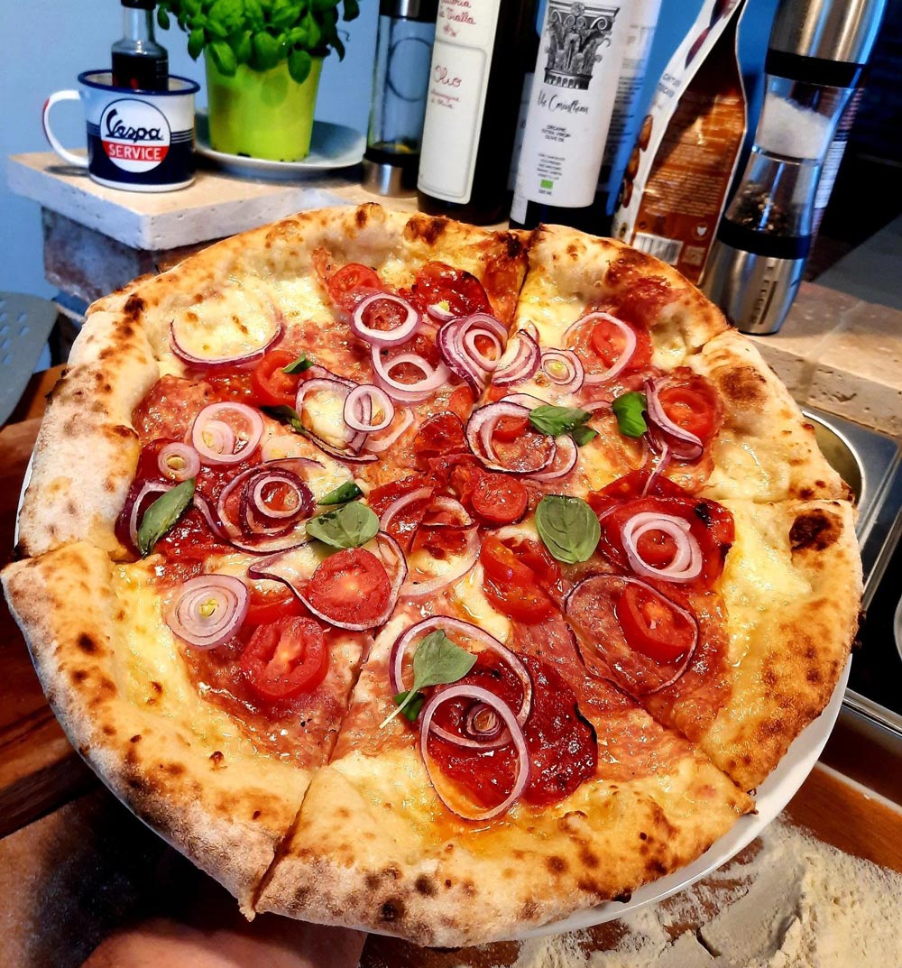 Tulikivi Backrohröfen - Pizza Pizza von Backofen